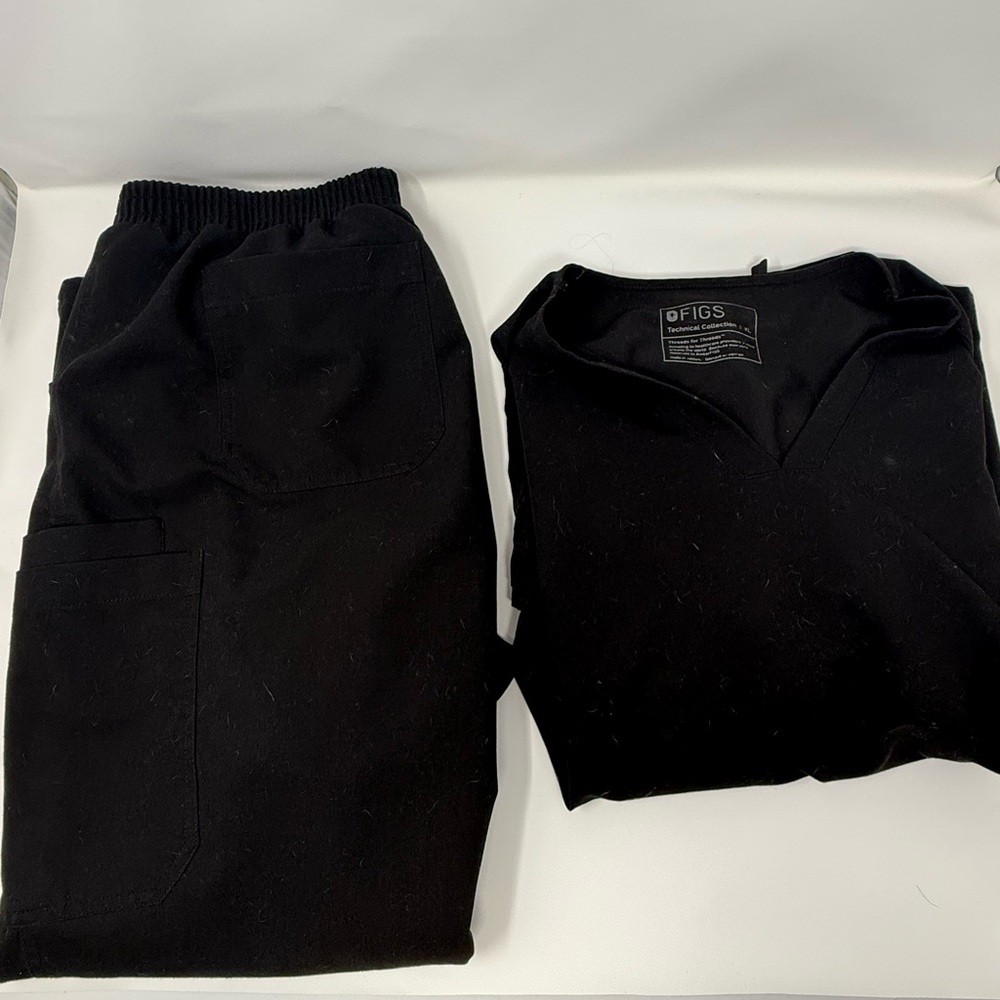 FIGS Classic Black Scrub Ensemble